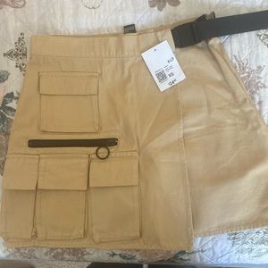 Forever 21 skirt, super cute! Brand new. Giving away because I’m moving